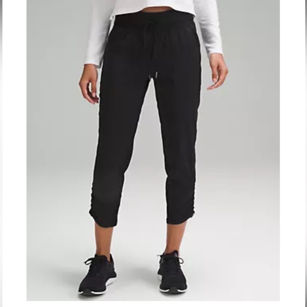 Lululemon Cropped Pant Joggers size 6